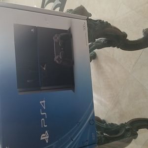 Playstation 4 System Boxed & Few  Inserts Paperwork 9 Games & One Controller